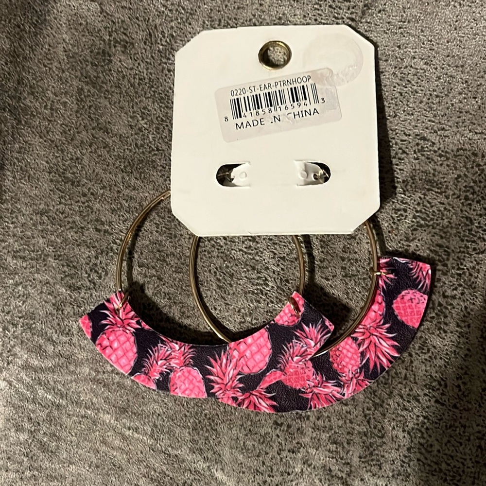 NWT Simply Southern Pineapple Hoop Earrings - Picture 2 of 4